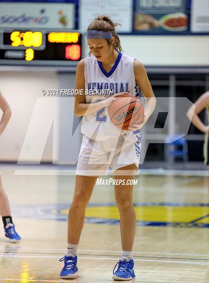 Thumbnail 1 in Evansville Memorial vs. Jasper (Niehause Classic) photogallery.