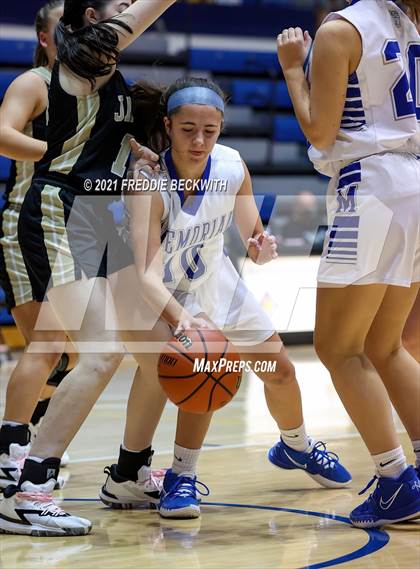 Thumbnail 3 in Evansville Memorial vs. Jasper (Niehause Classic) photogallery.