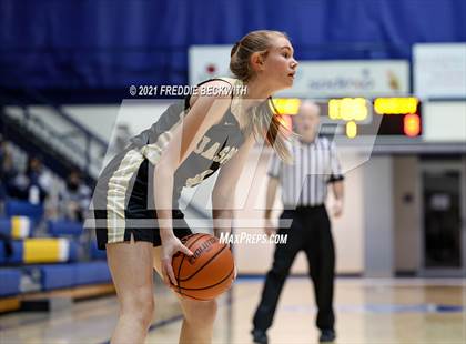 Thumbnail 2 in Evansville Memorial vs. Jasper (Niehause Classic) photogallery.
