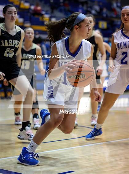 Thumbnail 1 in Evansville Memorial vs. Jasper (Niehause Classic) photogallery.