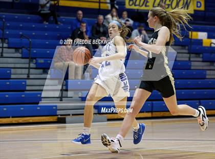 Thumbnail 3 in Evansville Memorial vs. Jasper (Niehause Classic) photogallery.