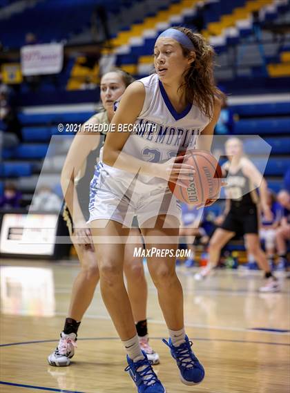 Thumbnail 2 in Evansville Memorial vs. Jasper (Niehause Classic) photogallery.
