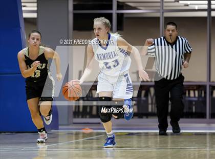 Thumbnail 3 in Evansville Memorial vs. Jasper (Niehause Classic) photogallery.