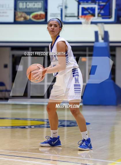 Thumbnail 3 in Evansville Memorial vs. Jasper (Niehause Classic) photogallery.