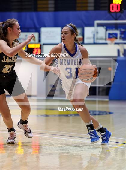 Thumbnail 2 in Evansville Memorial vs. Jasper (Niehause Classic) photogallery.