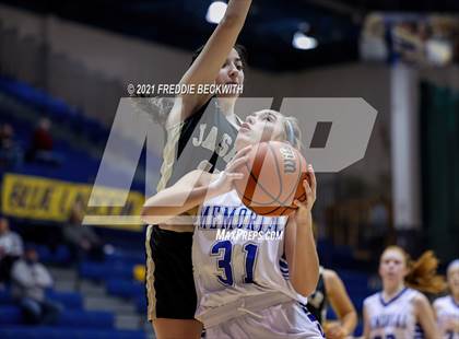 Thumbnail 1 in Evansville Memorial vs. Jasper (Niehause Classic) photogallery.