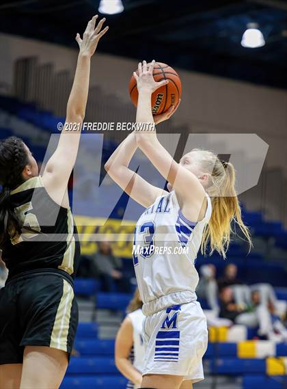 Thumbnail 1 in Evansville Memorial vs. Jasper (Niehause Classic) photogallery.