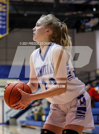 Thumbnail 3 in Evansville Memorial vs. Jasper (Niehause Classic) photogallery.