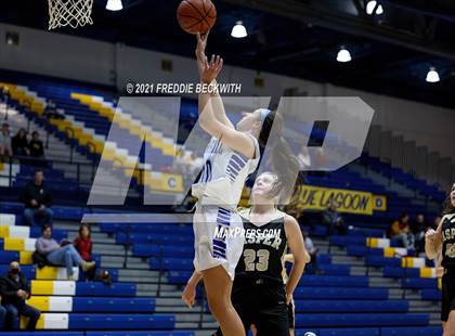 Thumbnail 1 in Evansville Memorial vs. Jasper (Niehause Classic) photogallery.