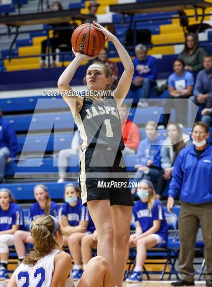 Thumbnail 2 in Evansville Memorial vs. Jasper (Niehause Classic) photogallery.