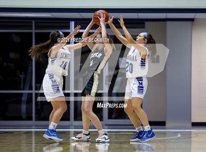 Thumbnail 2 in Evansville Memorial vs. Jasper (Niehause Classic) photogallery.