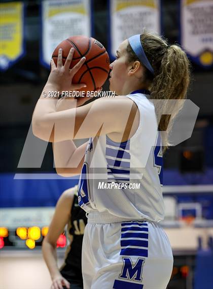 Thumbnail 1 in Evansville Memorial vs. Jasper (Niehause Classic) photogallery.