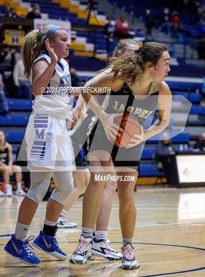 Thumbnail 3 in Evansville Memorial vs. Jasper (Niehause Classic) photogallery.