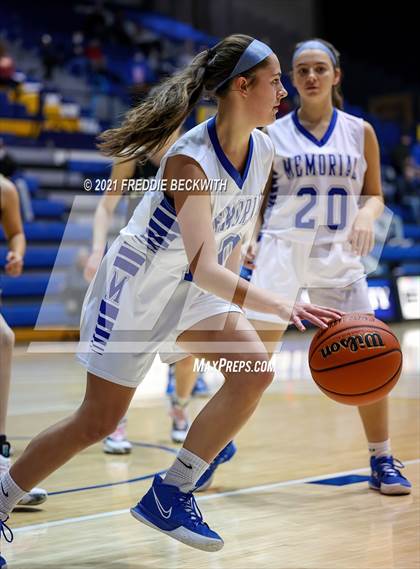 Thumbnail 3 in Evansville Memorial vs. Jasper (Niehause Classic) photogallery.
