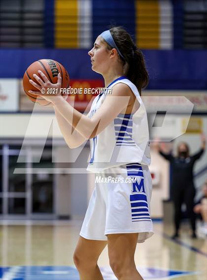 Thumbnail 3 in Evansville Memorial vs. Jasper (Niehause Classic) photogallery.