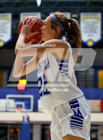 Thumbnail 3 in Evansville Memorial vs. Jasper (Niehause Classic) photogallery.