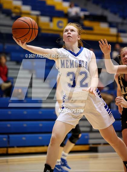 Thumbnail 3 in Evansville Memorial vs. Jasper (Niehause Classic) photogallery.