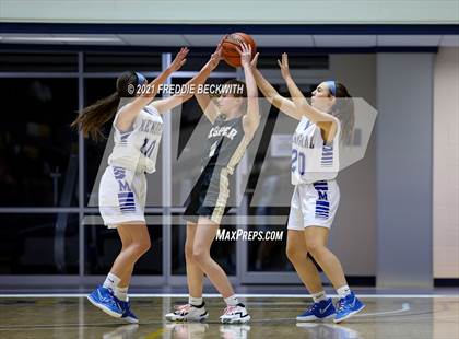Thumbnail 1 in Evansville Memorial vs. Jasper (Niehause Classic) photogallery.