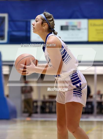 Thumbnail 2 in Evansville Memorial vs. Jasper (Niehause Classic) photogallery.