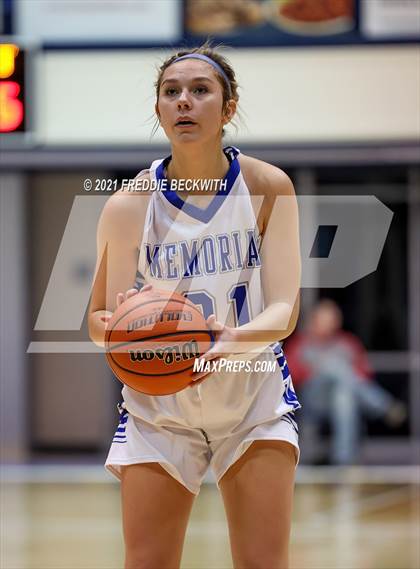 Thumbnail 2 in Evansville Memorial vs. Jasper (Niehause Classic) photogallery.