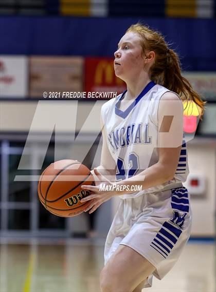 Thumbnail 3 in Evansville Memorial vs. Jasper (Niehause Classic) photogallery.