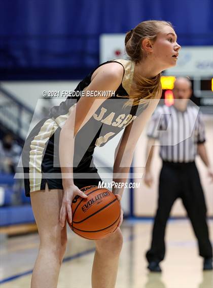 Thumbnail 3 in Evansville Memorial vs. Jasper (Niehause Classic) photogallery.