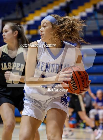 Thumbnail 3 in Evansville Memorial vs. Jasper (Niehause Classic) photogallery.