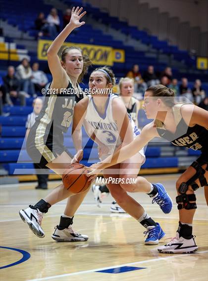 Thumbnail 3 in Evansville Memorial vs. Jasper (Niehause Classic) photogallery.