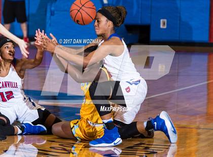 Thumbnail 1 in Duncanville vs. Putnam City West (Thanksgiving Hoopfest) photogallery.