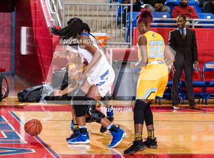 Thumbnail 3 in Duncanville vs. Putnam City West (Thanksgiving Hoopfest) photogallery.
