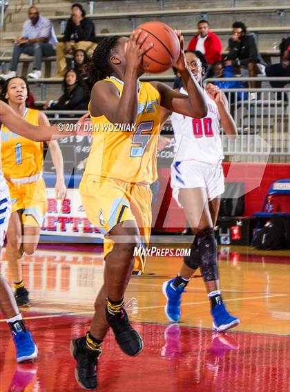 Thumbnail 2 in Duncanville vs. Putnam City West (Thanksgiving Hoopfest) photogallery.