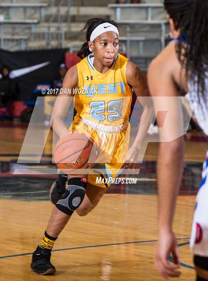 Thumbnail 3 in Duncanville vs. Putnam City West (Thanksgiving Hoopfest) photogallery.