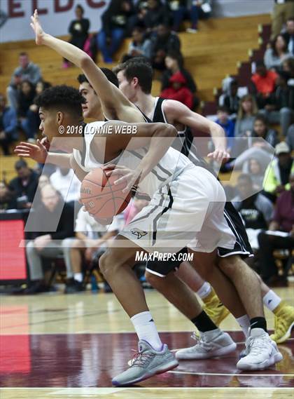 Thumbnail 2 in Newton North vs. Springfield Central (Spalding Hoophall Classic) photogallery.