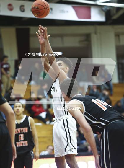 Thumbnail 2 in Newton North vs. Springfield Central (Spalding Hoophall Classic) photogallery.