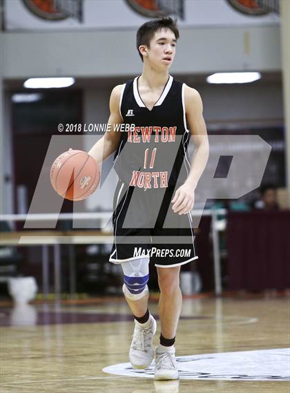 Thumbnail 3 in Newton North vs. Springfield Central (Spalding Hoophall Classic) photogallery.