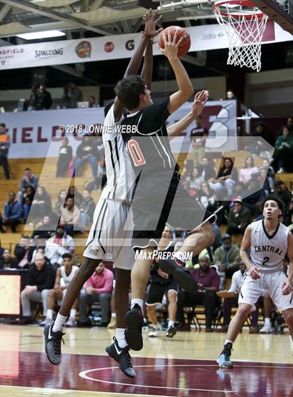 Thumbnail 2 in Newton North vs. Springfield Central (Spalding Hoophall Classic) photogallery.