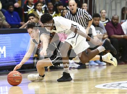 Thumbnail 1 in Newton North vs. Springfield Central (Spalding Hoophall Classic) photogallery.