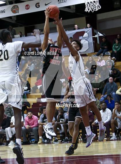 Thumbnail 3 in Newton North vs. Springfield Central (Spalding Hoophall Classic) photogallery.