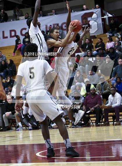 Thumbnail 2 in Newton North vs. Springfield Central (Spalding Hoophall Classic) photogallery.