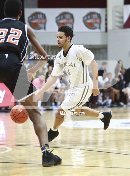 Thumbnail 3 in Newton North vs. Springfield Central (Spalding Hoophall Classic) photogallery.