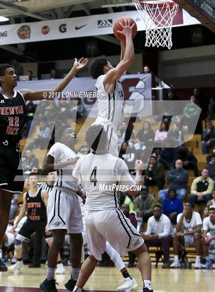 Thumbnail 3 in Newton North vs. Springfield Central (Spalding Hoophall Classic) photogallery.