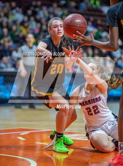 Thumbnail 2 in Trinity Catholic vs. Canton (CIAC Class S Final) photogallery.