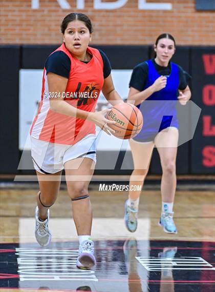 Thumbnail 1 in Kingman Academy vs Lee Williams photogallery.