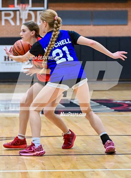 Thumbnail 3 in Kingman Academy vs Lee Williams photogallery.