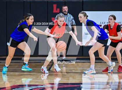 Thumbnail 3 in Kingman Academy vs Lee Williams photogallery.