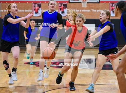 Thumbnail 2 in Kingman Academy vs Lee Williams photogallery.
