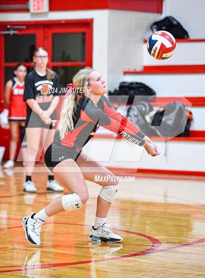 Thumbnail 2 in Burton vs Schulenburg photogallery.
