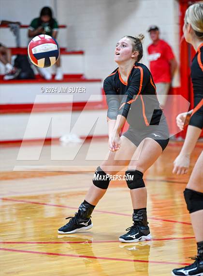 Thumbnail 2 in Burton vs Schulenburg photogallery.