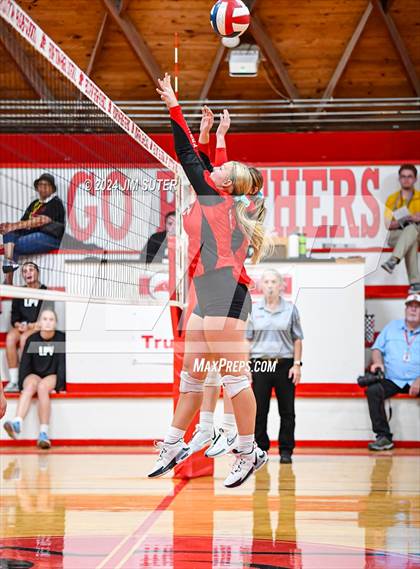 Thumbnail 1 in Burton vs Schulenburg photogallery.
