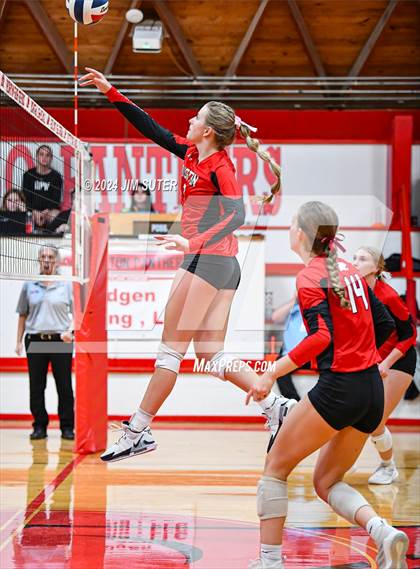 Thumbnail 2 in Burton vs Schulenburg photogallery.